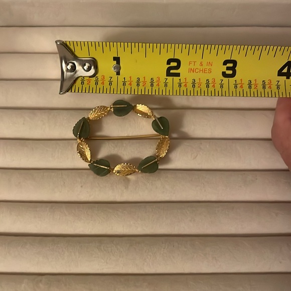 Gold and jade brooch - Picture 7 of 8